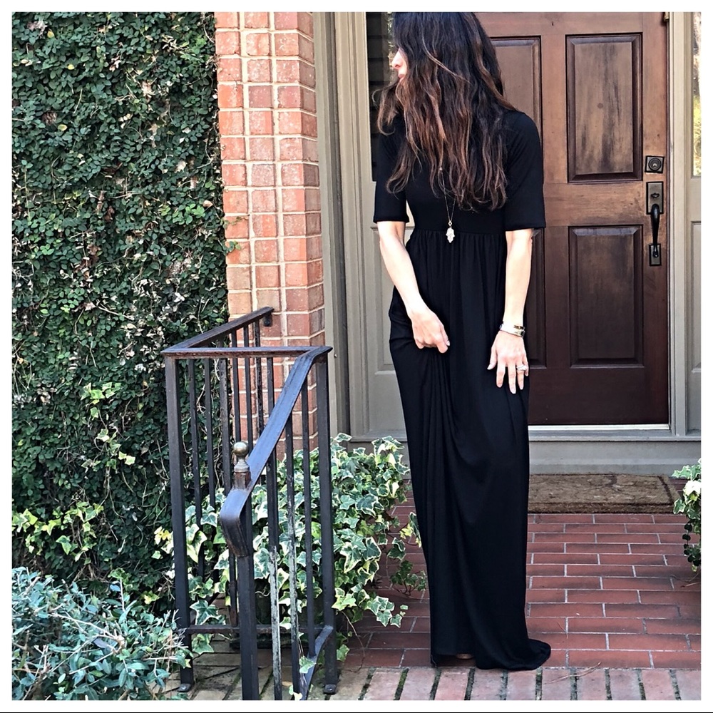 ✨RESTOCKED ✨Black long side pocket maxi dress - Picture 6 of 8